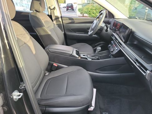 Certified 2025 Hyundai Tucson SE image 18