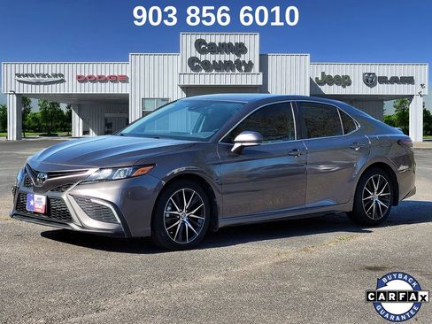 Used 2024 Toyota Camry SE image 3