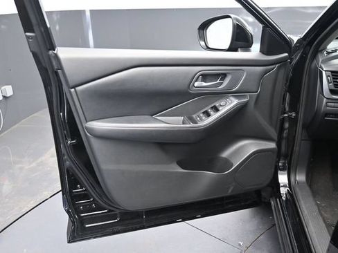 Used 2024 Nissan Rogue SV FWD image 11