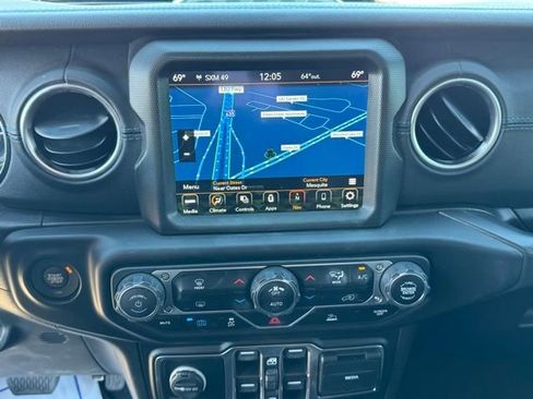 Used 2021 Jeep Wrangler Unlimited Rubicon 4xe image 17