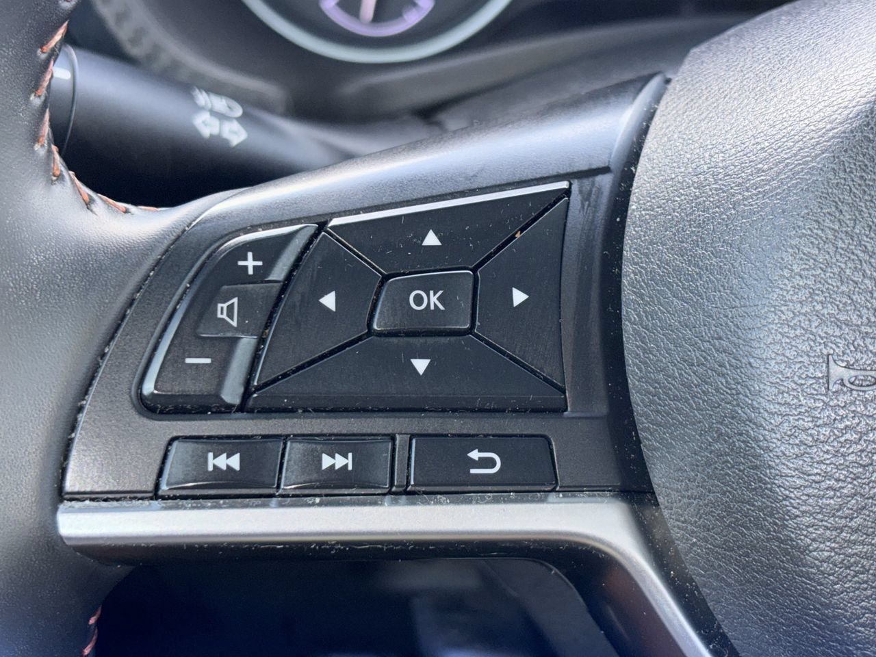 Certified 2025 Nissan Sentra SR FWD image 19