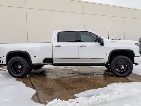 Used 2024 Chevrolet Silverado 3500 High Country w/ High Country Premium Package image 11