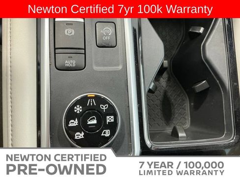 Used 2025 Nissan Pathfinder SL AWD/4WD image 9