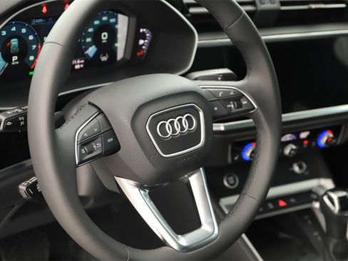 New 2025 Audi Q3 2.0T Premium image 16