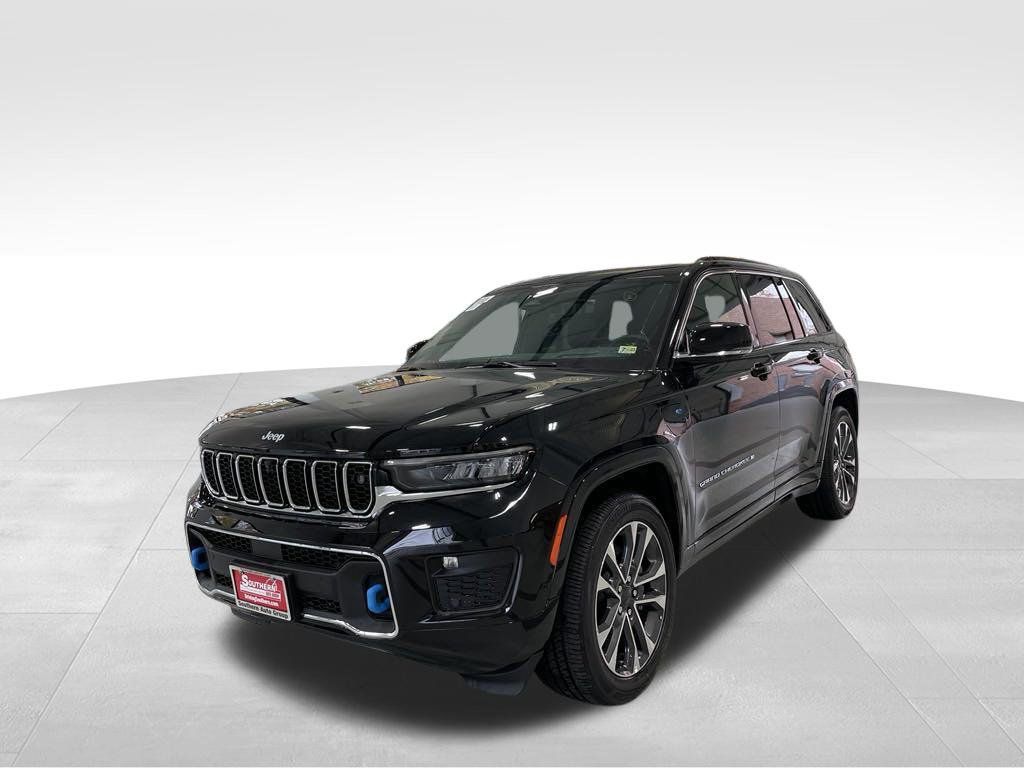 Used 2024 Jeep Grand Cherokee Overland w/ Advanced Protech Group III AWD/4WD image 12