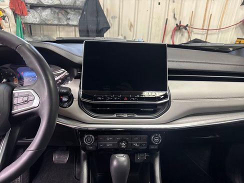 Used 2024 Jeep Compass Limited image 18