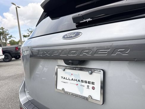 Used 2024 Ford Explorer XLT w/ Equipment Group 202A AWD/4WD image 5