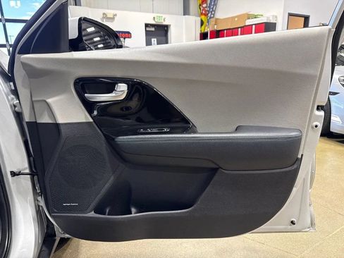 Used 2019 Kia Niro EX Premium w/ Sunroof Package FWD image 17