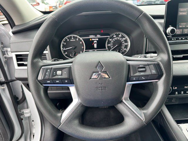 Used 2022 Mitsubishi Outlander ES AWD/4WD image 16
