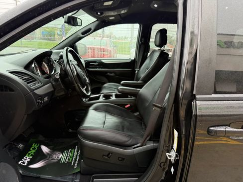 Used 2018 Dodge Grand Caravan GT FWD image 18