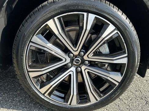 Certified 2023 Volvo XC60 T8 Ultimate w/ Climate Package AWD/4WD image 13