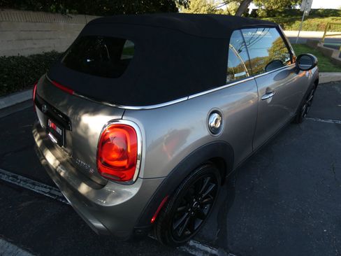 Used 2018 MINI Cooper S w/ Premium Package image 61