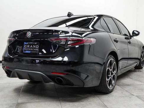 Used 2024 Alfa Romeo Giulia Veloce AWD/4WD image 12