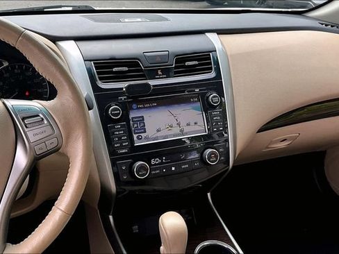 Used 2015 Nissan Altima 2.5 SL w/ Technology Package FWD image 9