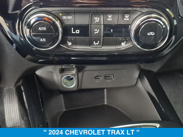 Used 2024 Chevrolet Trax LT w/ LT Convenience Package FWD image 24