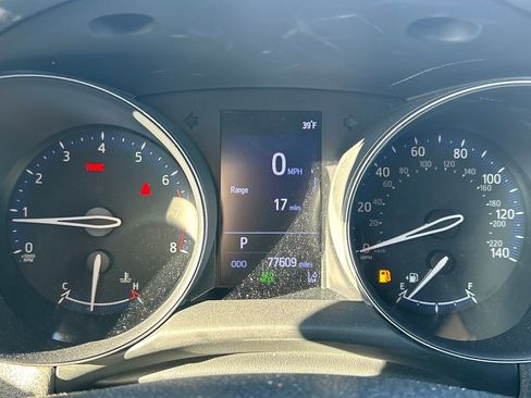 Used 2019 Toyota C-HR LE image 20