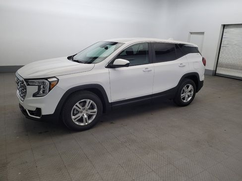 Used 2024 GMC Terrain SLE FWD image 2