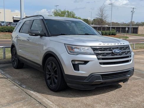 Used 2019 Ford Explorer XLT w/ Equipment Group 202A image 12