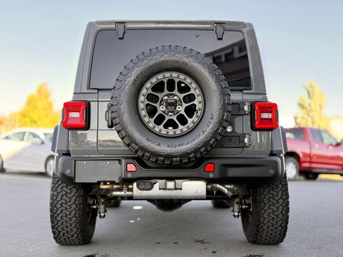 Used 2022 Jeep Wrangler Unlimited Rubicon w/ Xtreme Recon 35" Tire Package AWD/4WD image 17