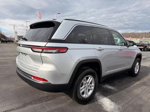 New 2025 Jeep Grand Cherokee Laredo image 4