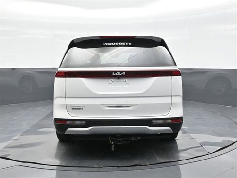 Used 2024 Kia Carnival LX image 11