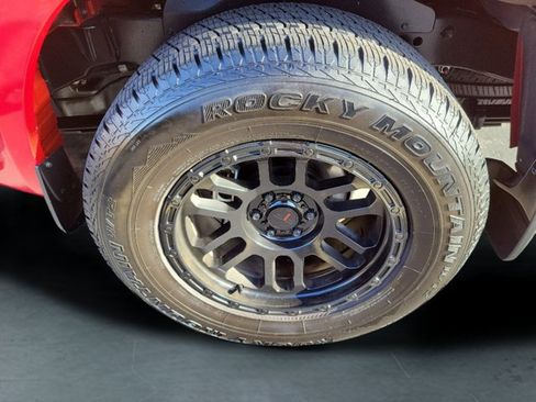 Used 2024 Nissan Frontier SV w/ SV Convenience Package image 10