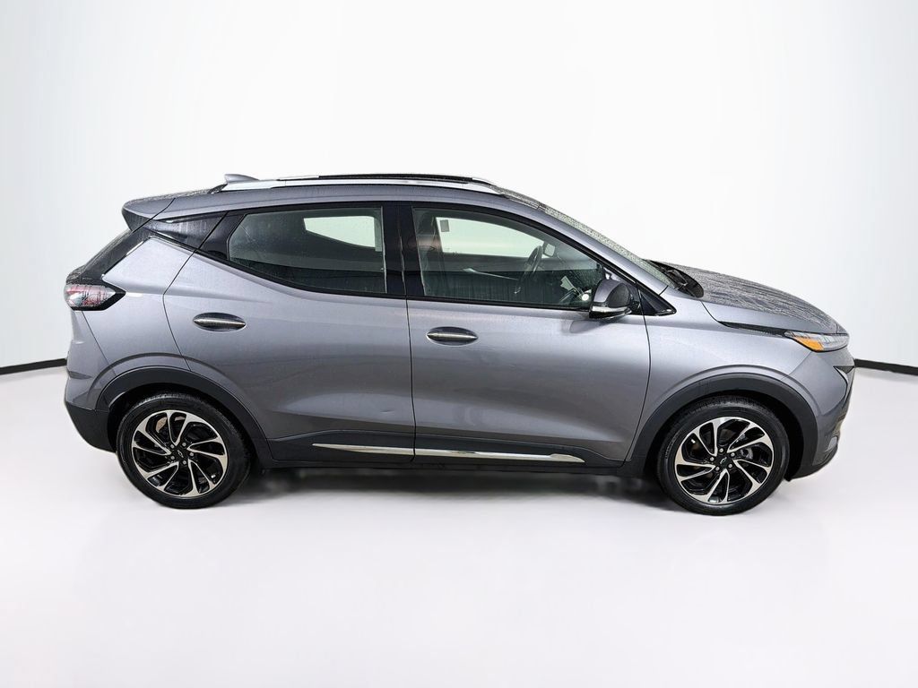 Used 2023 Chevrolet Bolt EUV Premier w/ Sun & Sound Package FWD image 4
