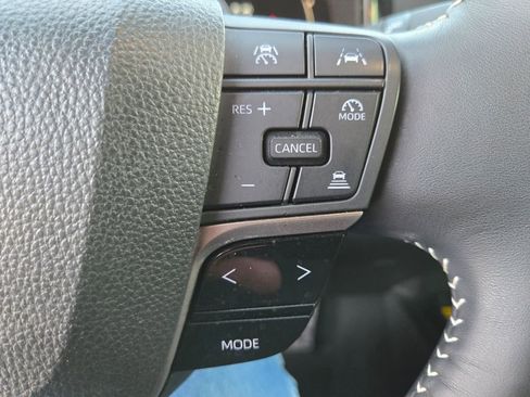 Used 2025 Toyota Camry SE image 15
