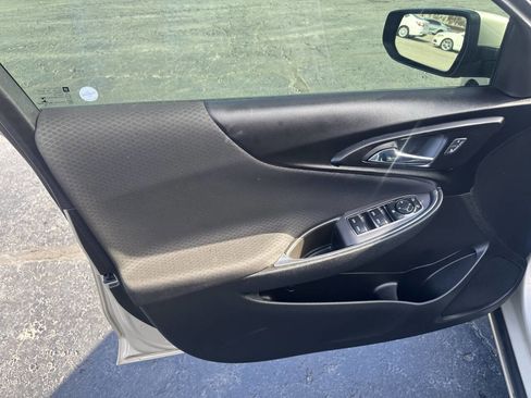 Used 2016 Chevrolet Malibu LT image 12