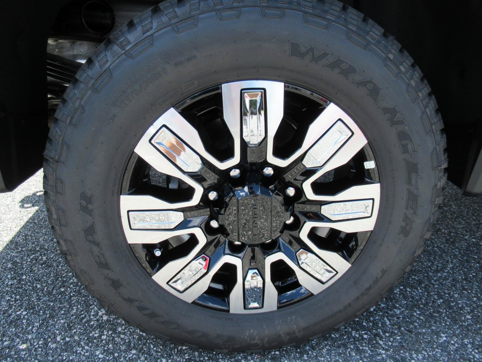 New 2026 GMC Sierra 2500 Denali w/ Denali Reserve Package AWD/4WD image 9