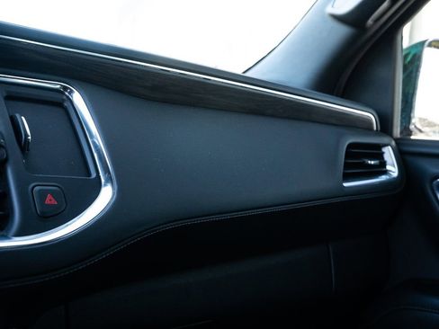 Used 2022 Chevrolet Tahoe Z71 w/ Luxury Package image 40