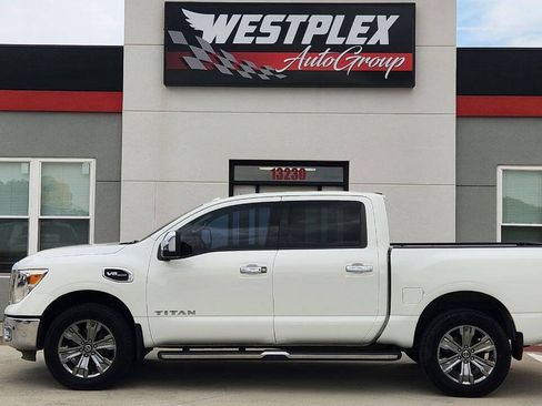 Used 2017 Nissan Titan SL w/ Chrome Package AWD/4WD image 28