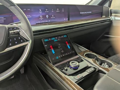 Used 2025 Cadillac Escalade Sport Platinum image 15