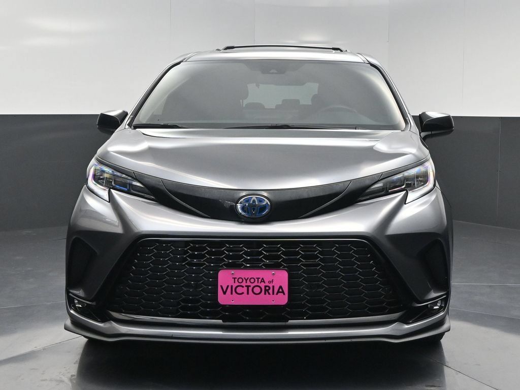 Used 2025 Toyota Sienna XSE w/ XSE Plus Package FWD image 18