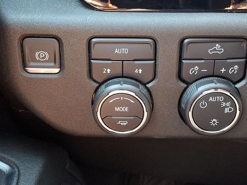 Used 2023 Chevrolet Silverado 1500 LT AWD/4WD image 25