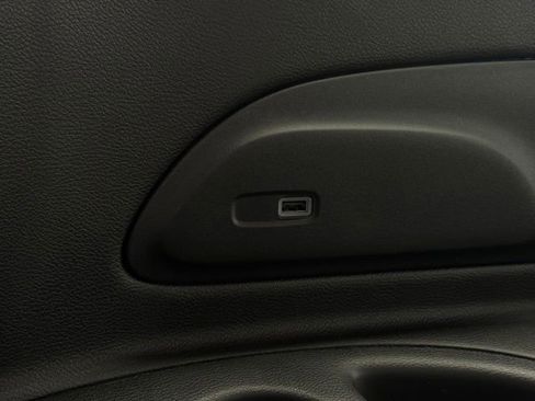 New 2026 Chrysler Pacifica Limited w/ Uconnect Theater Family Group image 22