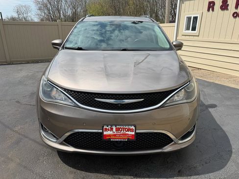 Used 2017 Chrysler Pacifica Touring-L Plus image 10