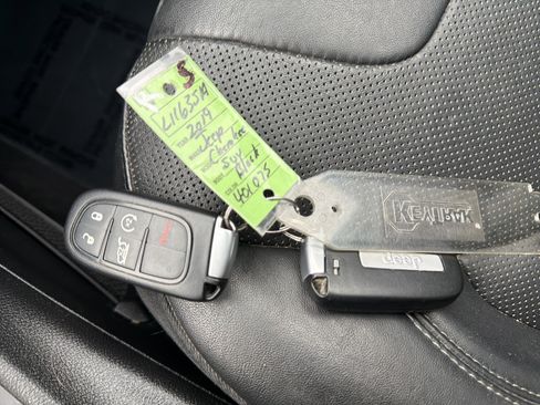 Used 2019 Jeep Cherokee Limited image 31