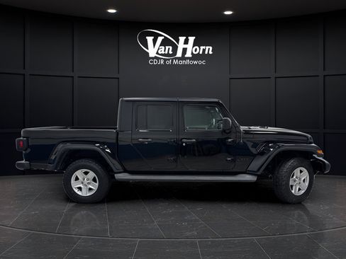 Used 2022 Jeep Gladiator Sport AWD/4WD image 2