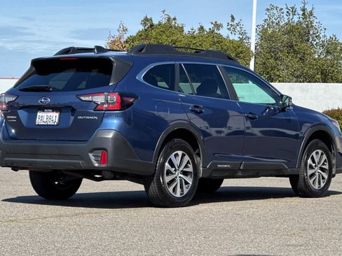 Used 2022 Subaru Outback Premium image 2