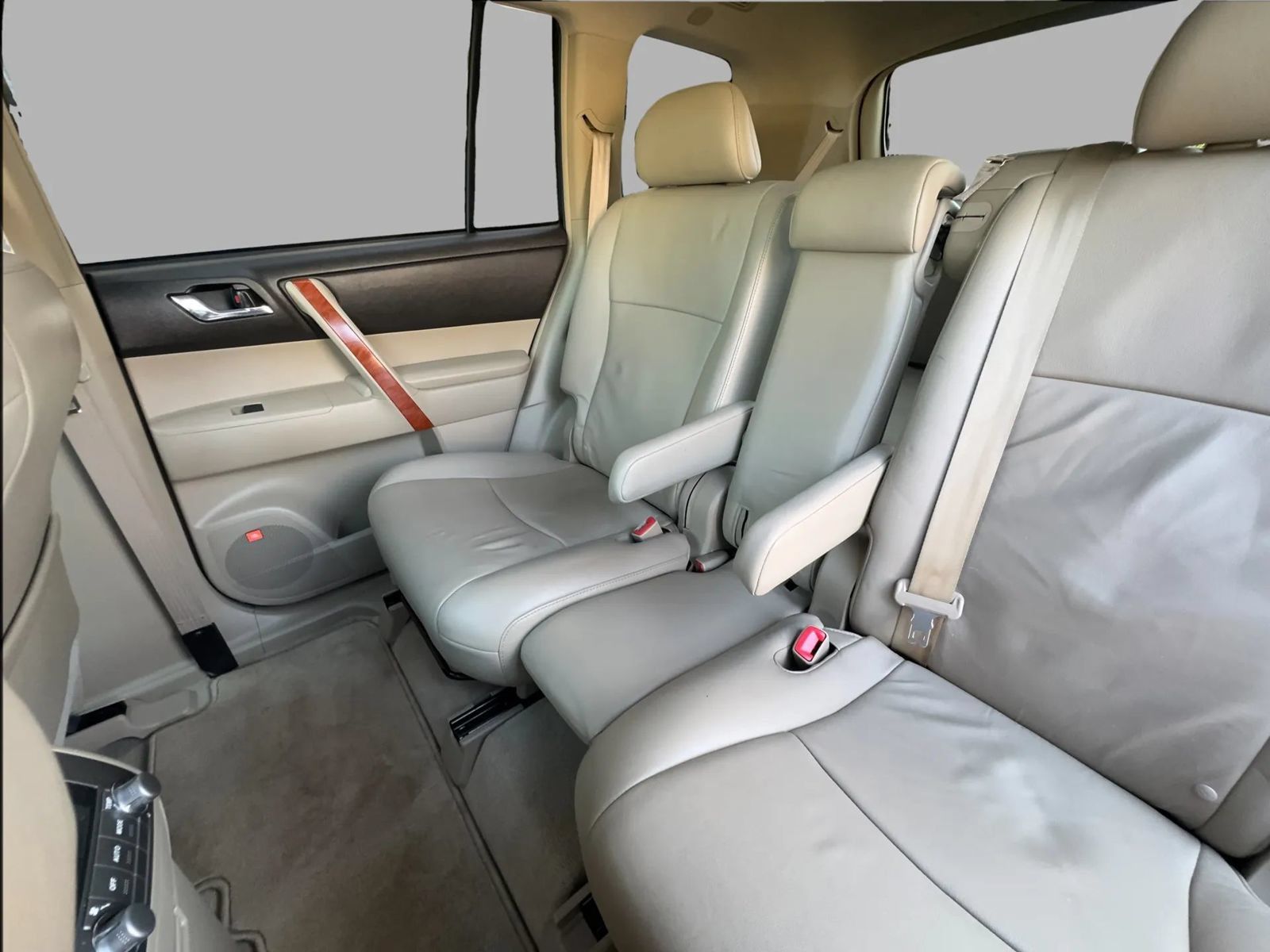 Used 2010 Toyota Highlander Limited w/ Extra Value Pkg 8 FWD image 30