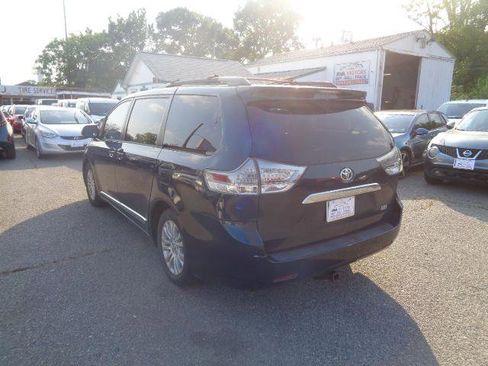 Used 2012 Toyota Sienna XLE image 13