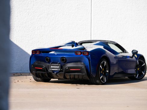 Used 2025 Ferrari SF90 Spider image 2