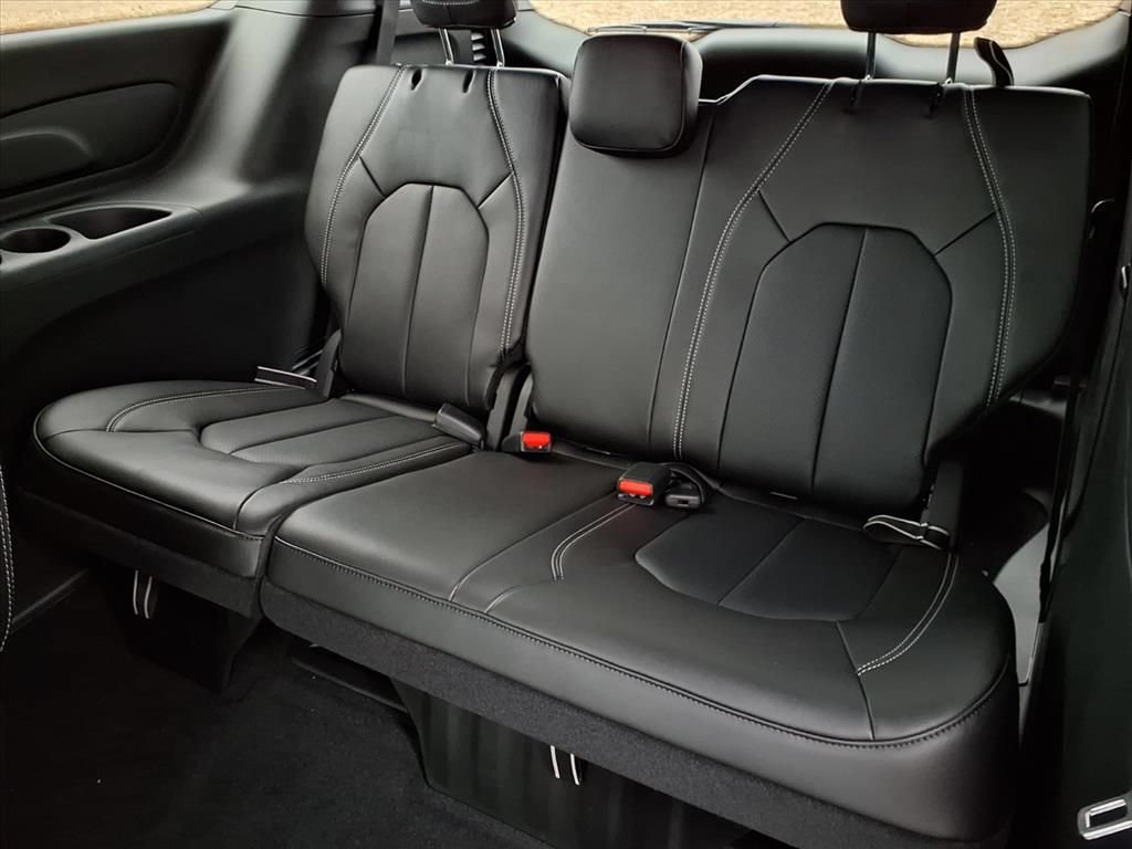 New 2026 Chrysler Pacifica Select w/ S Appearance Package FWD image 8