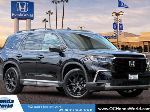 Used 2025 Honda Pilot Touring image 1
