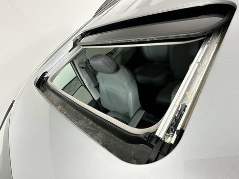 Used 2023 Toyota Sienna XLE FWD image 21