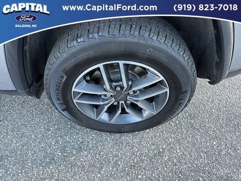 Used 2019 Jeep Grand Cherokee Limited image 13