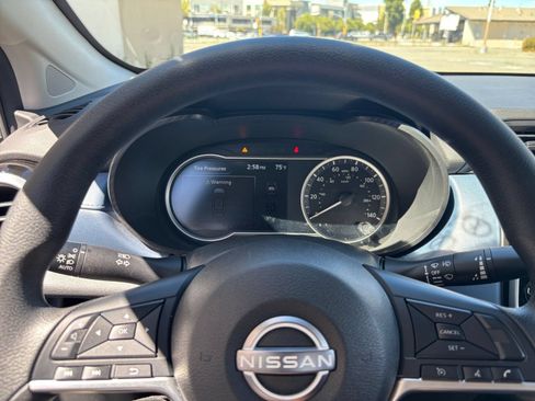 Used 2025 Nissan Versa SV FWD image 21