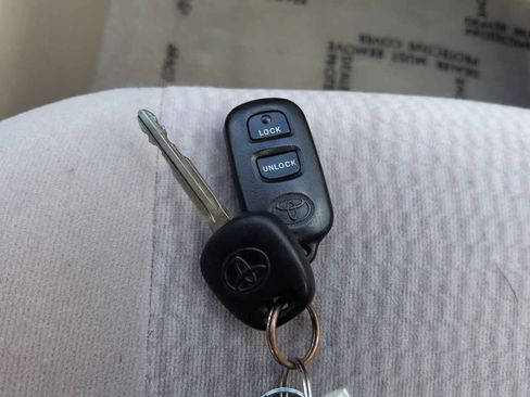 Used 2005 Toyota Corolla LE w/ Audio Value Pkg FWD image 22