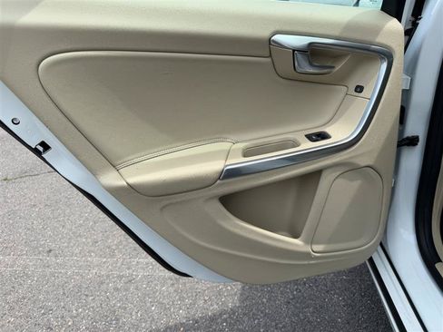 Used 2015 Volvo V60 T5 Premier FWD image 46